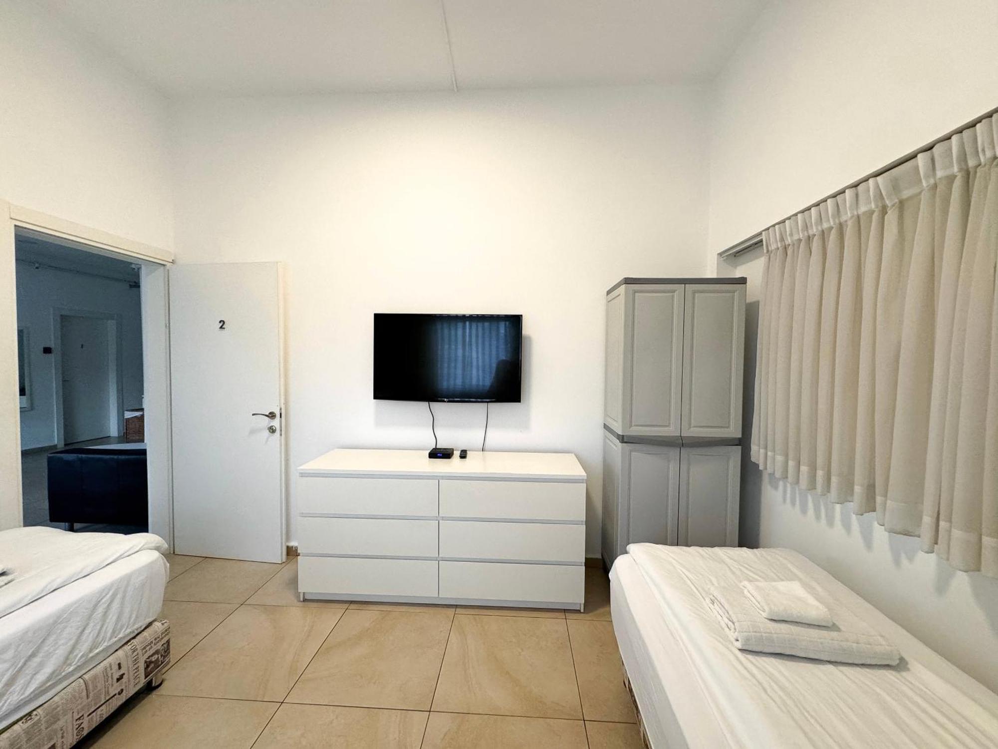 Begin19 Apartments & Hostel Tel Aviv Exterior foto